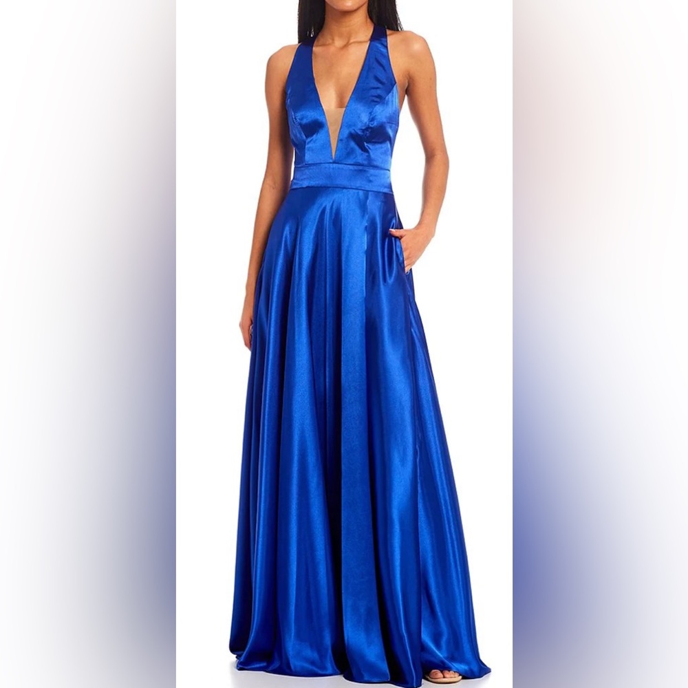 NWT. Never worn. Beautiful prom/gala or special events gown.